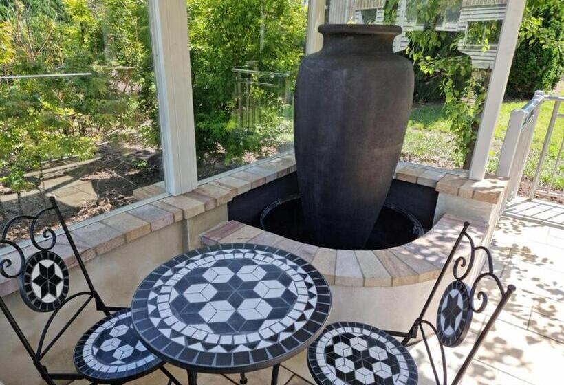 פנסיון Behind The Hedge