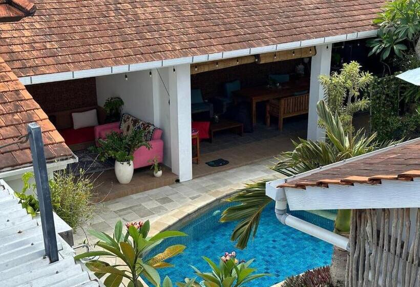 펜션 Black Pillow Villa