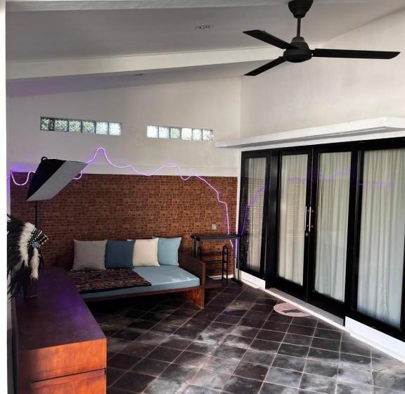 펜션 Black Pillow Villa