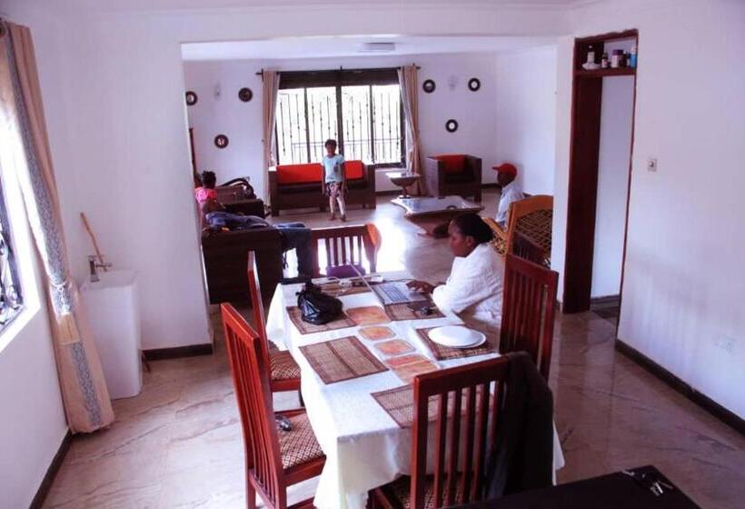 پانسیون Fortpearls Homestay