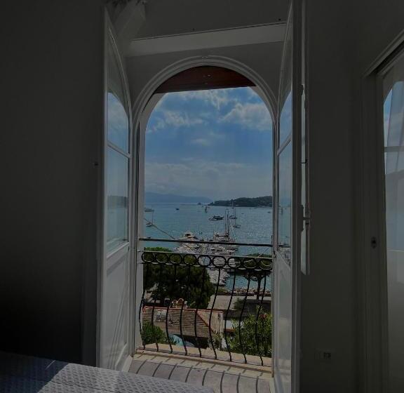 بنسيون Le Finestre Veneris