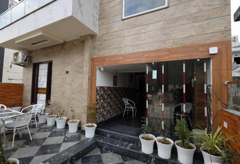 Пансион Radha Krishna Spiritual Stay