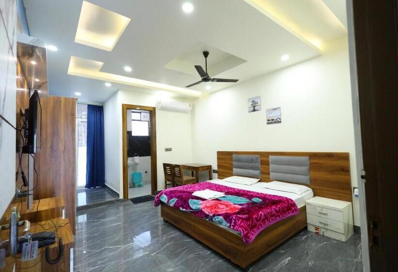 Пансион Radha Krishna Spiritual Stay