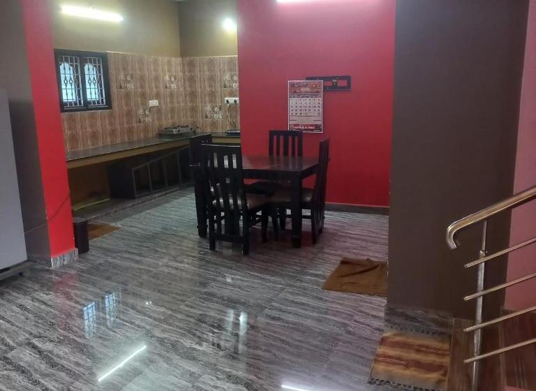 פנסיון Senthil Resort