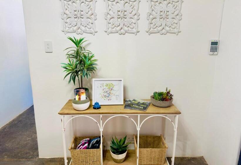 膳宿费 The Blue Shutter Guest House