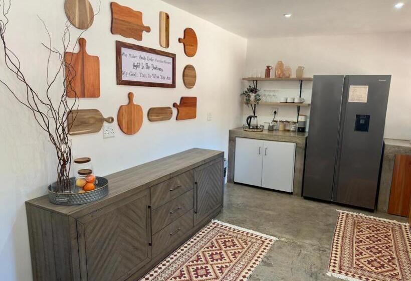 膳宿费 The Blue Shutter Guest House