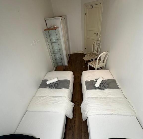 פנסיון The Golden Phoenix