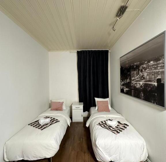 פנסיון The Golden Phoenix