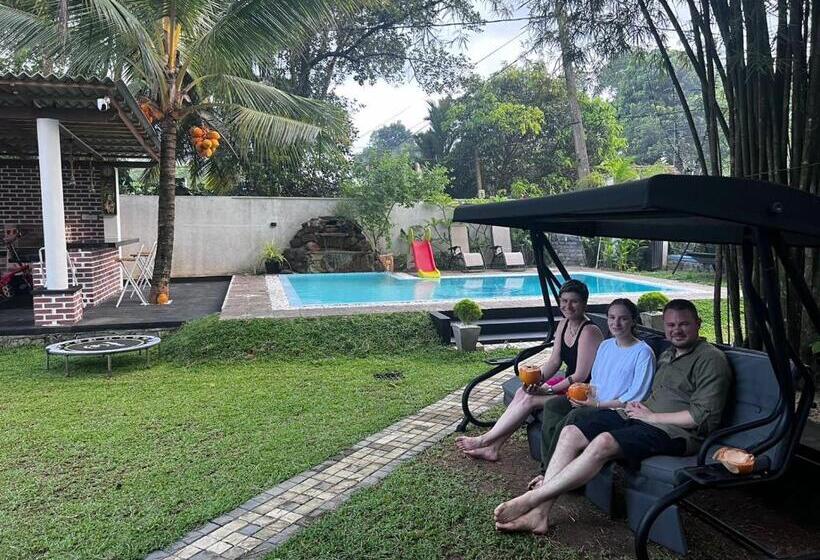 ペンション The One Hikkaduwa