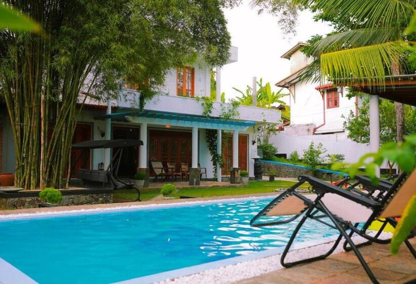 ペンション The One Hikkaduwa