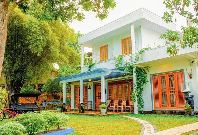 ペンション The One Hikkaduwa