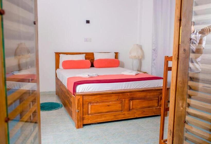 ペンション The One Hikkaduwa