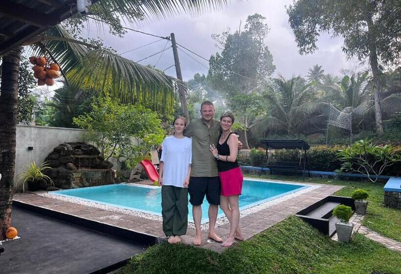 ペンション The One Hikkaduwa