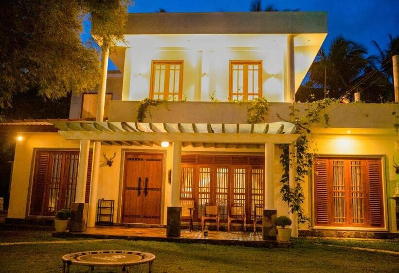 ペンション The One Hikkaduwa