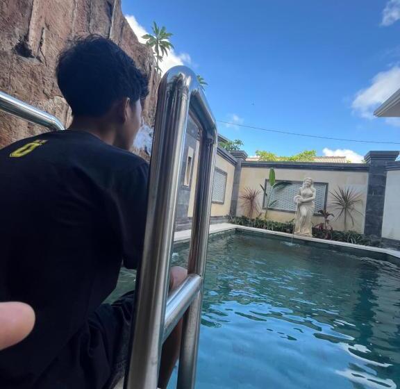 بنسيون The Wahyu Villa