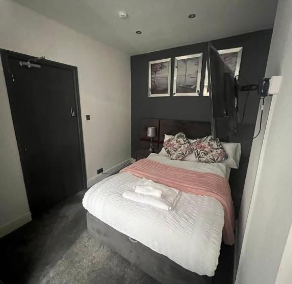 Пансион Town Centre Private Room 3