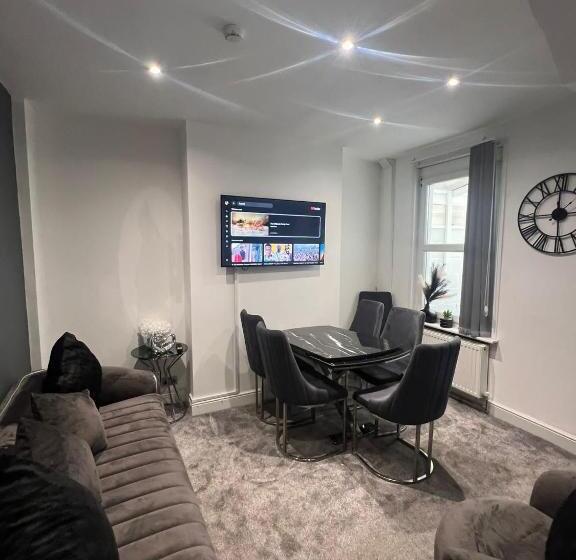 Пансион Town Centre Private Room 3