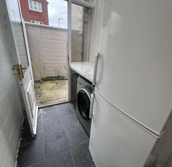 Пансион Town Centre Private Room 3