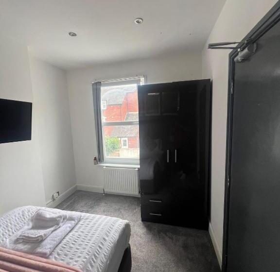 Пансион Town Centre Private Room 3