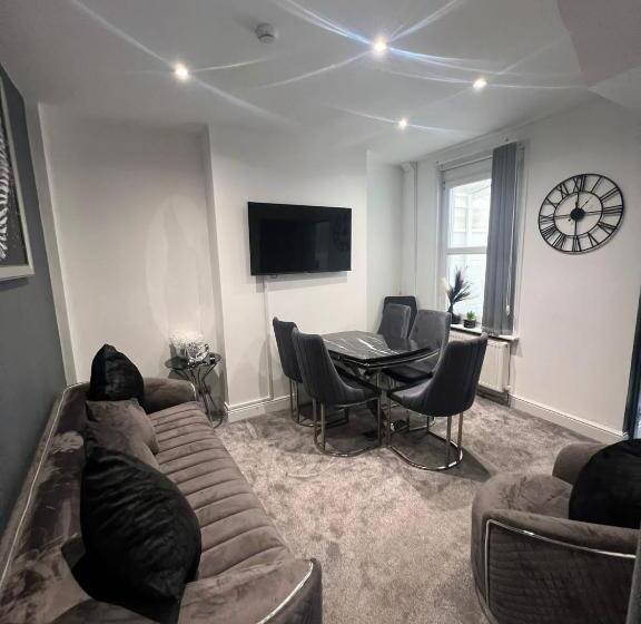 Пансион Town Centre Private Room 3