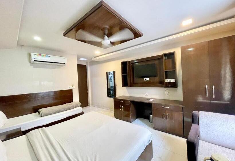 Ray Ban ! Haridwar होटल रे बन ரே பான் ஹோட்டல் Fully Air Conditioned Hotel, Lift Wifi And Parking Ava