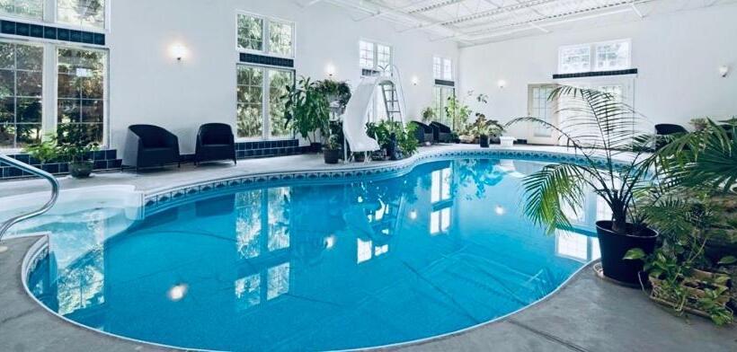 منتجع Holden Villa Retreat