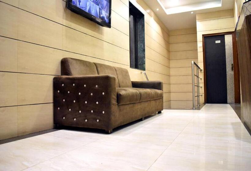 Smooth Checkin By Hotel Kamal