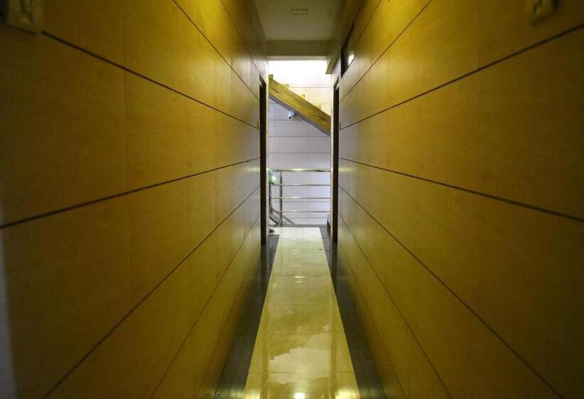 Smooth Checkin By Hotel Kamal