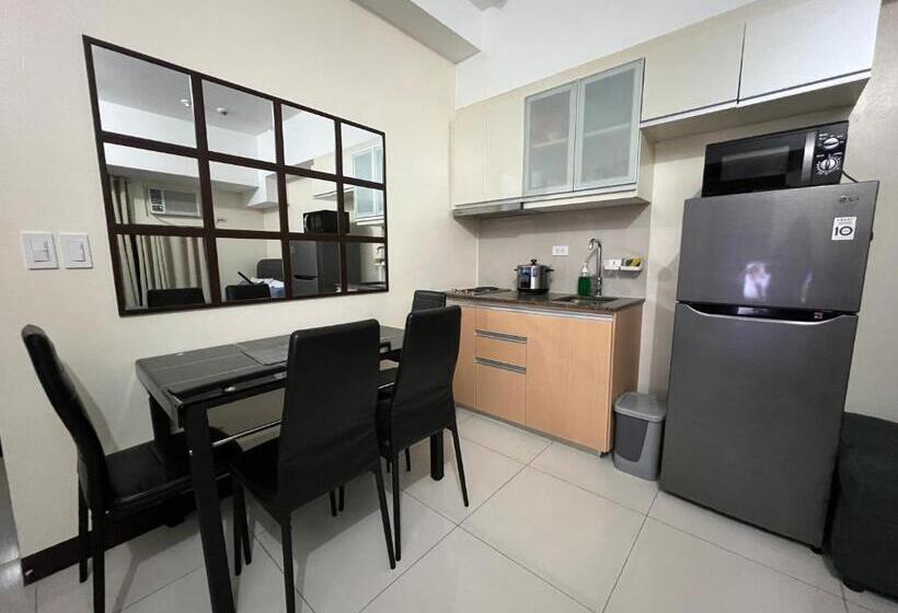 The Viceroy Near Venice Mall