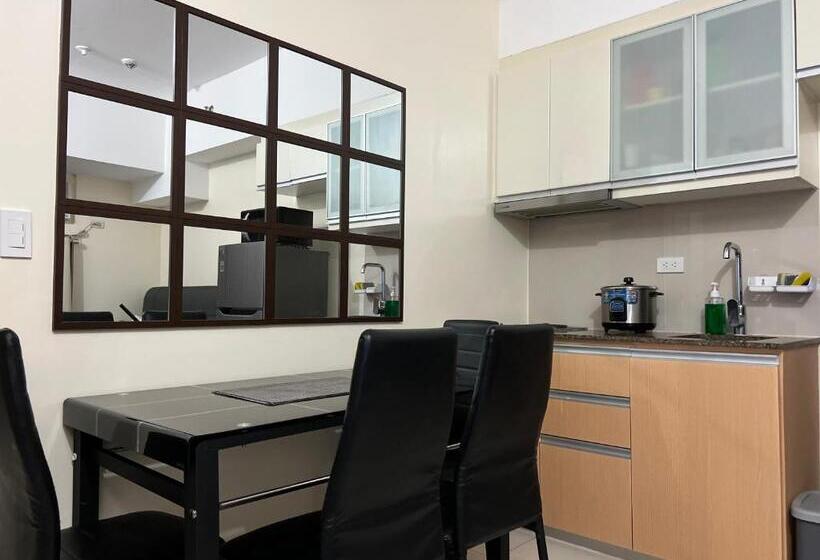 The Viceroy Near Venice Mall