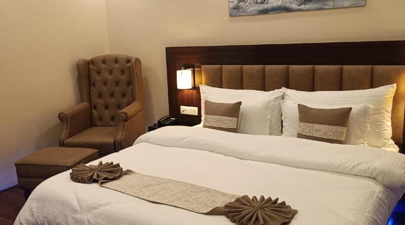 Xcelsior Hotel And Spa By Roh