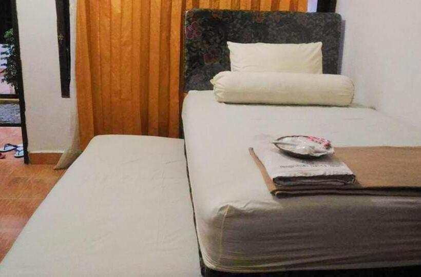 הוסטל Penginapan Najwa Indah