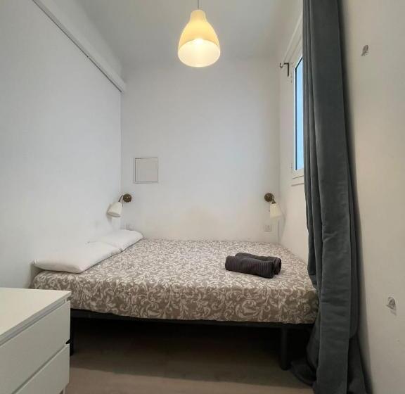 هاستل Private Rooms Near Parallel Av