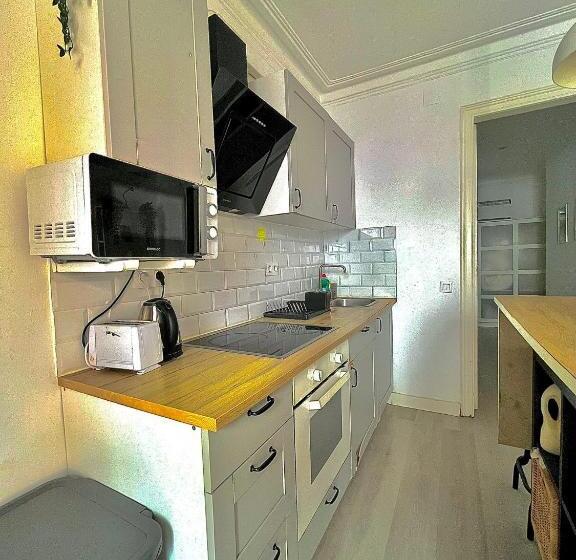 هاستل Private Rooms Near Parallel Av