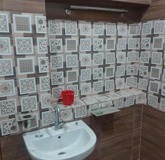 مبيت وإفطار Aryan Home Stay