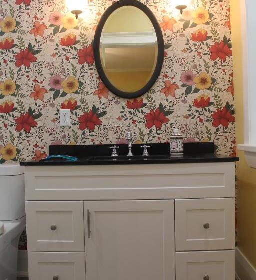 Bed and Breakfast Cranberry Moon Inn