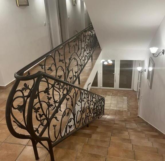 住宿加早餐  Julianna Vendégház