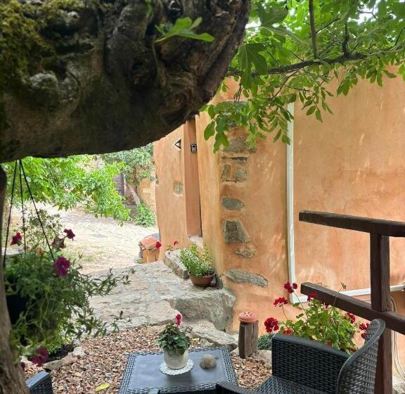 צימר Osini Ecciu Home