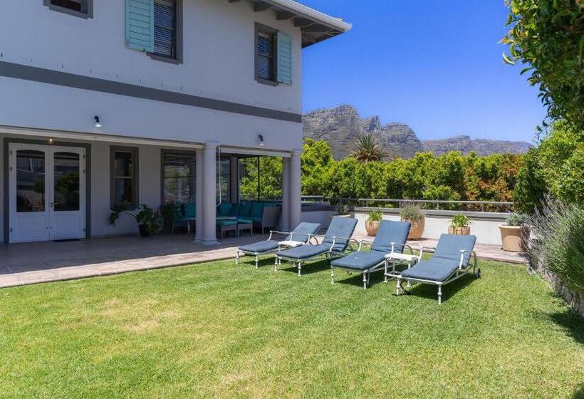 هتل Adventure Pad At Camps Bay Retreat