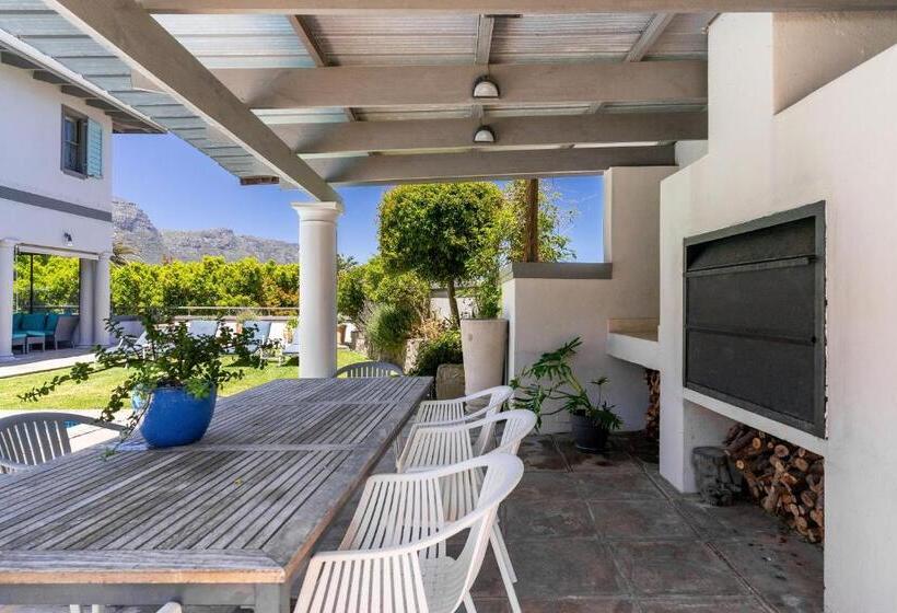 هتل Adventure Pad At Camps Bay Retreat