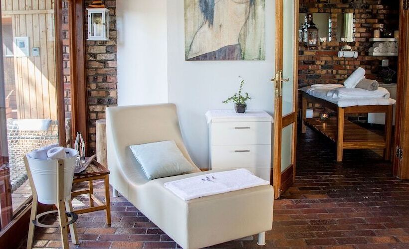 هتل Adventure Pad At Camps Bay Retreat