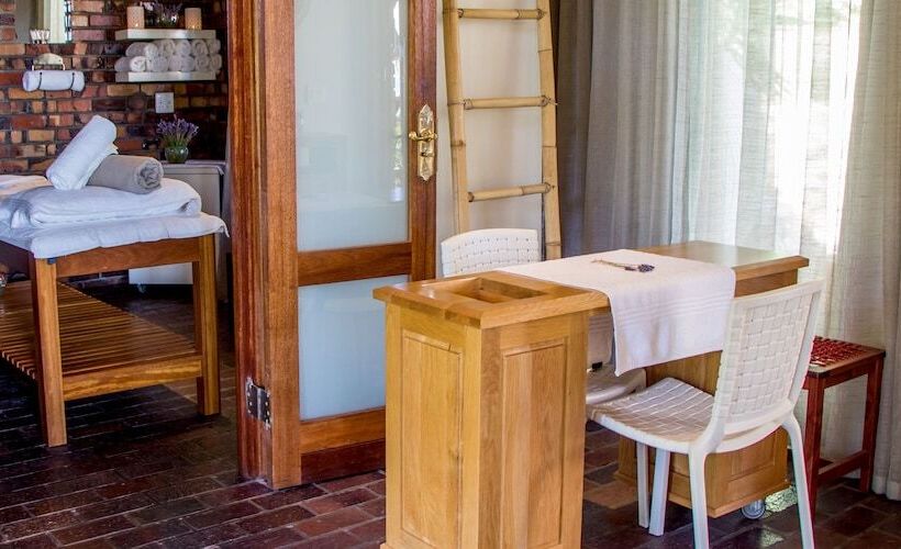 هتل Adventure Pad At Camps Bay Retreat