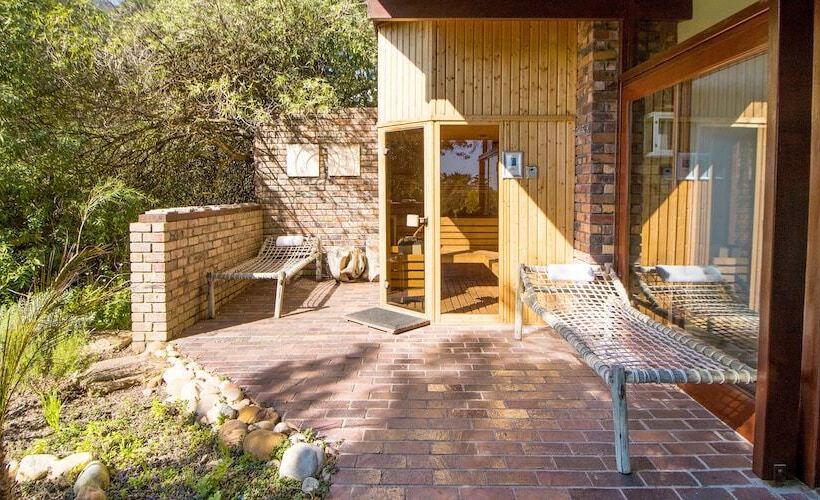 هتل Adventure Pad At Camps Bay Retreat