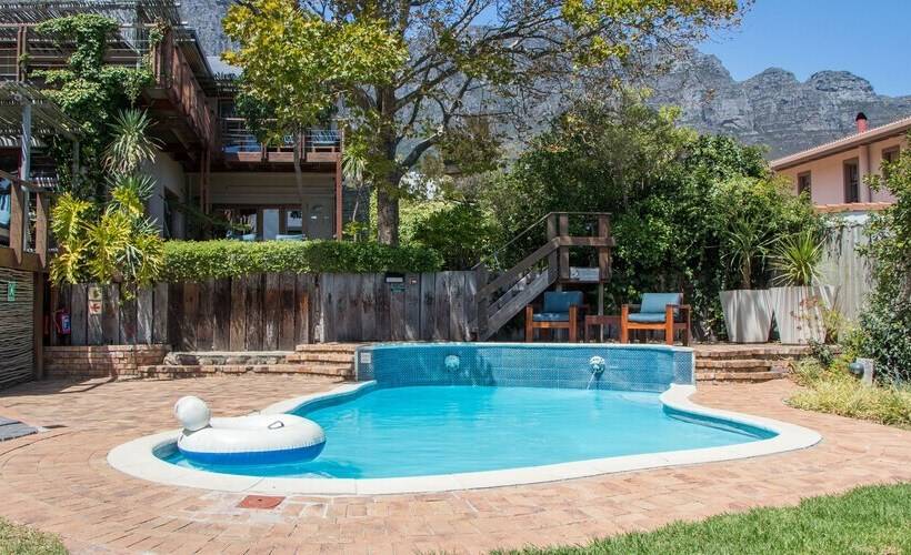 هتل Adventure Pad At Camps Bay Retreat