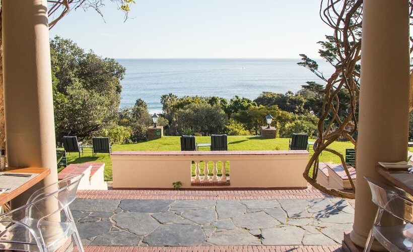 هتل Adventure Pad At Camps Bay Retreat