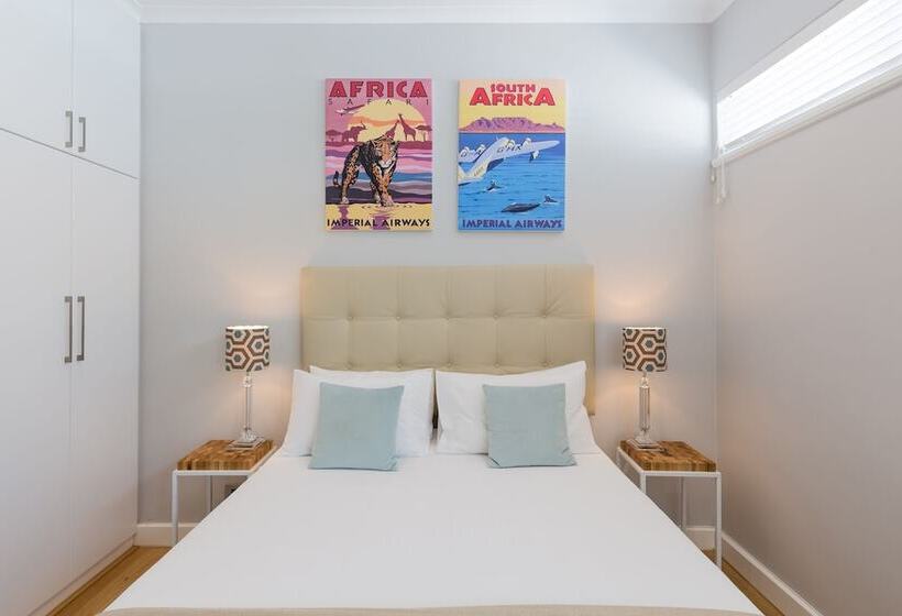 هتل Adventure Pad At Camps Bay Retreat