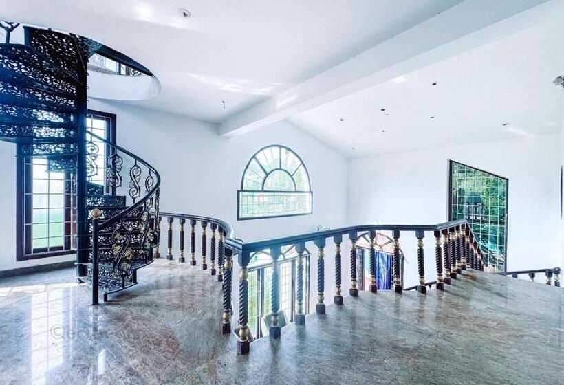 ホテル Anitha Garden