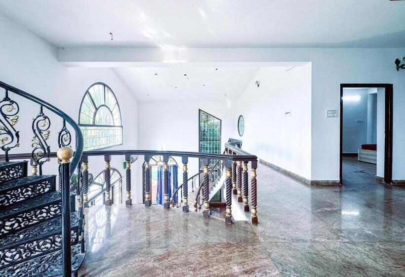 ホテル Anitha Garden