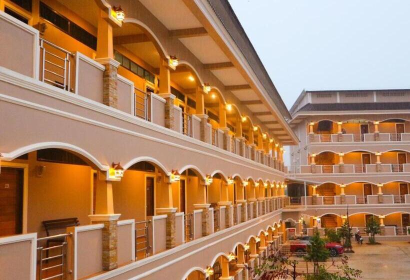 ホテル Capital O 75521 Sang Siri Apartment