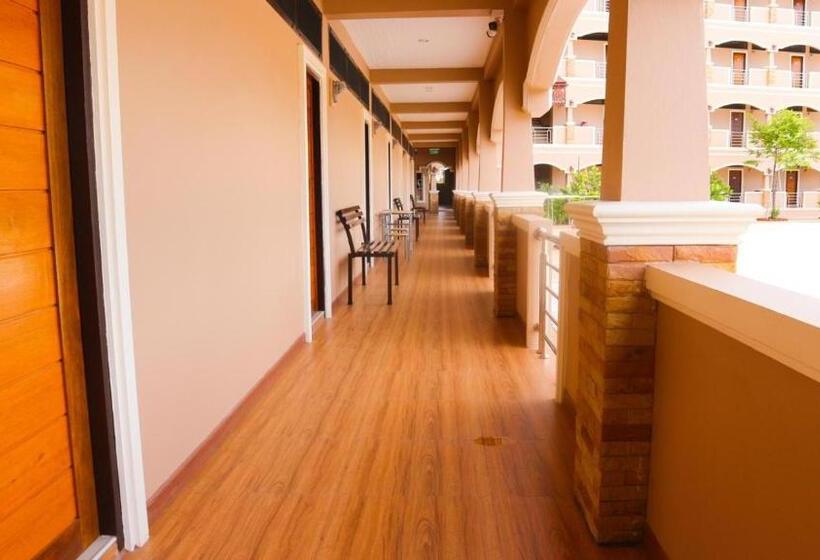 ホテル Capital O 75521 Sang Siri Apartment